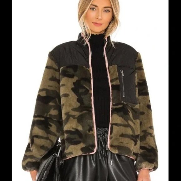 Rails ~Wesley Faux Fur Camo Jacket in size Small - Picture 1 of 13